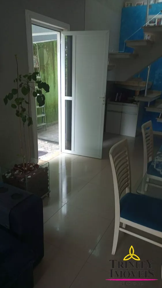 Casa de Condomínio à venda com 3 quartos, 170m² - Foto 2