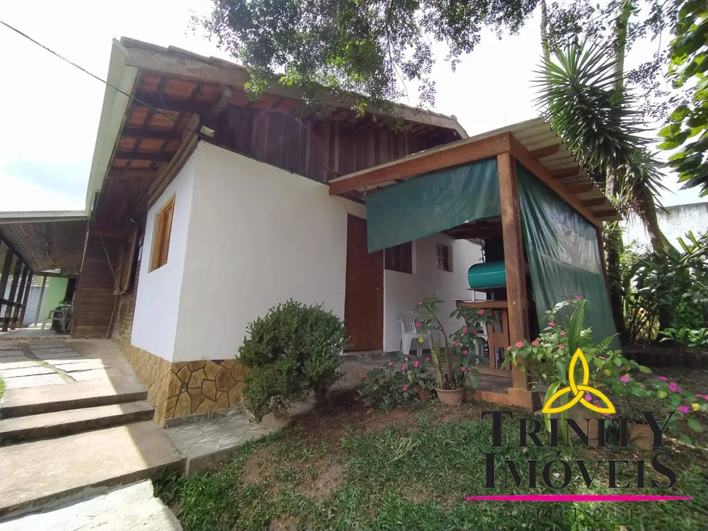 Casa à venda com 4 quartos, 200m² - Foto 1