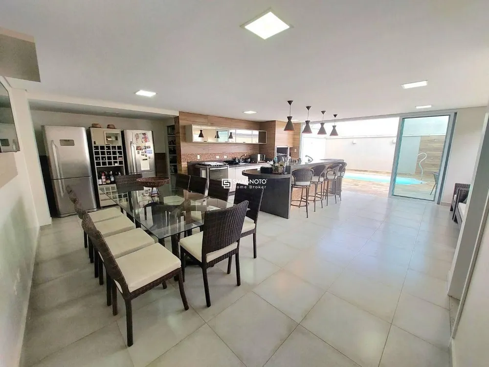 Sobrado, 3 quartos, 246 m² - Foto 2