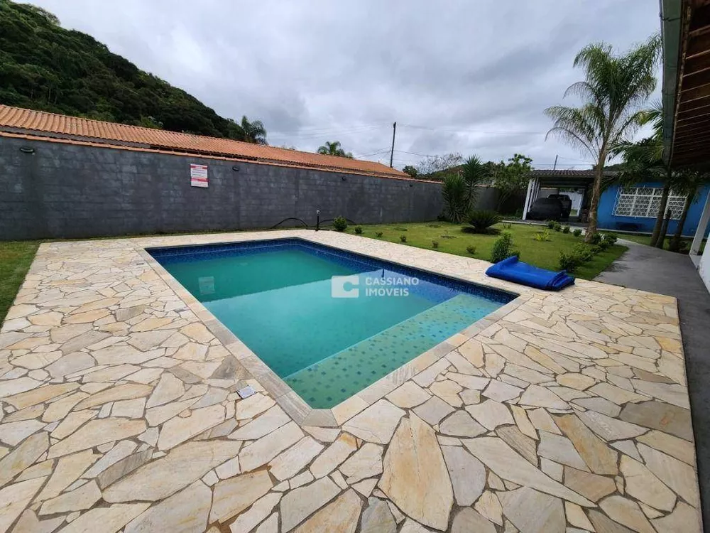 Chácara, 4 quartos, 2500 m² - Foto 1
