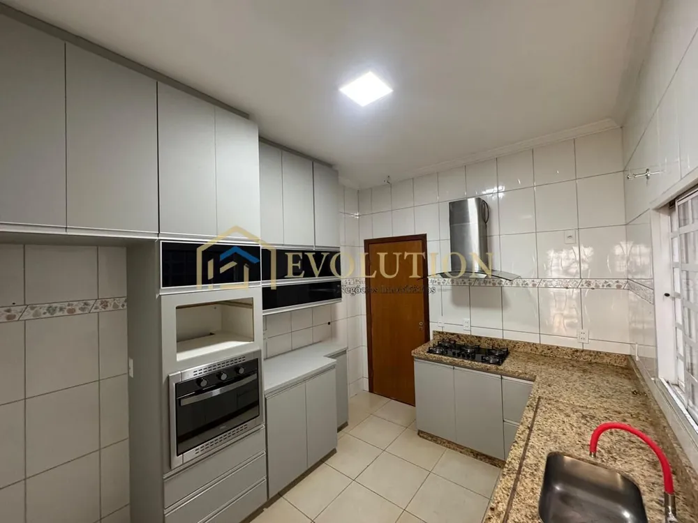 Casa, 3 quartos, 270 m² - Foto 1