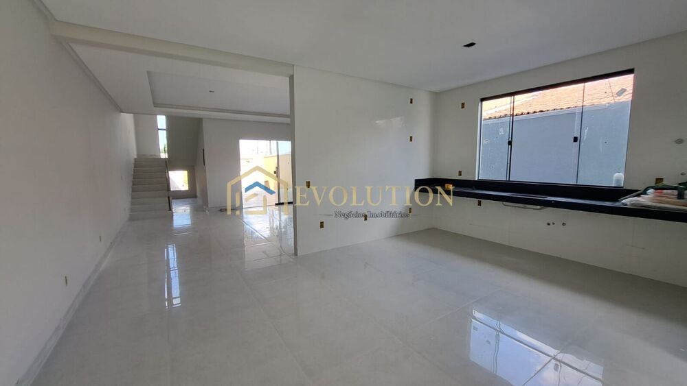 Sobrado à venda com 3 quartos, 214m² - Foto 4