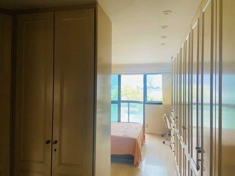 Apartamento à venda com 4 quartos, 225m² - Foto 2
