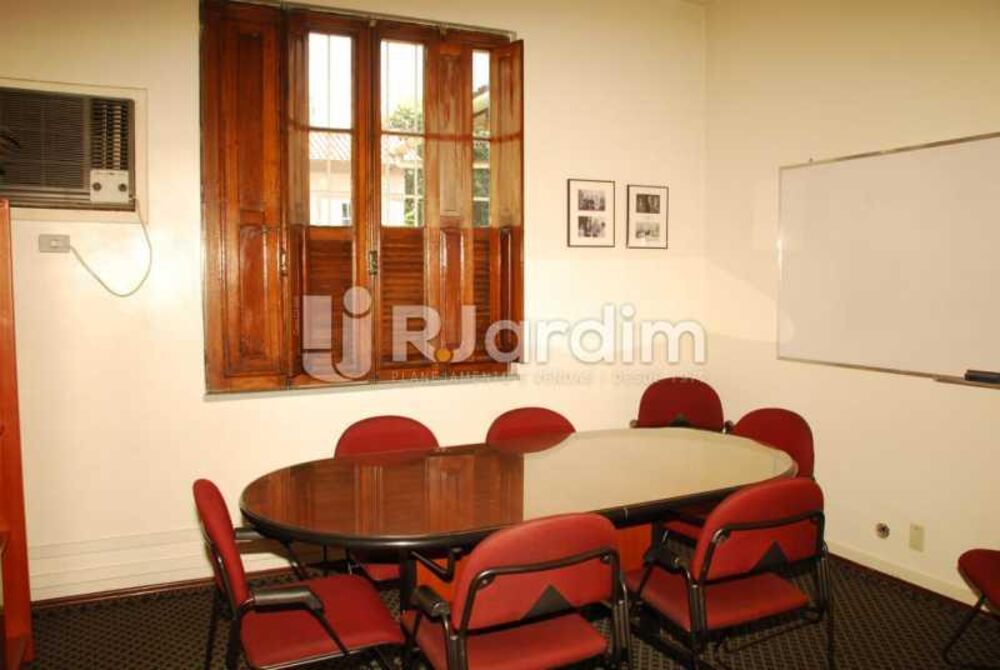 Casa Comercial à venda com 6 quartos, 302m² - Foto 1