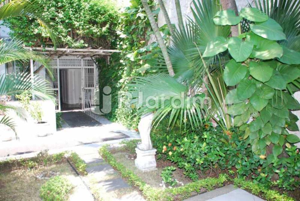 Casa Comercial à venda com 6 quartos, 302m² - Foto 5