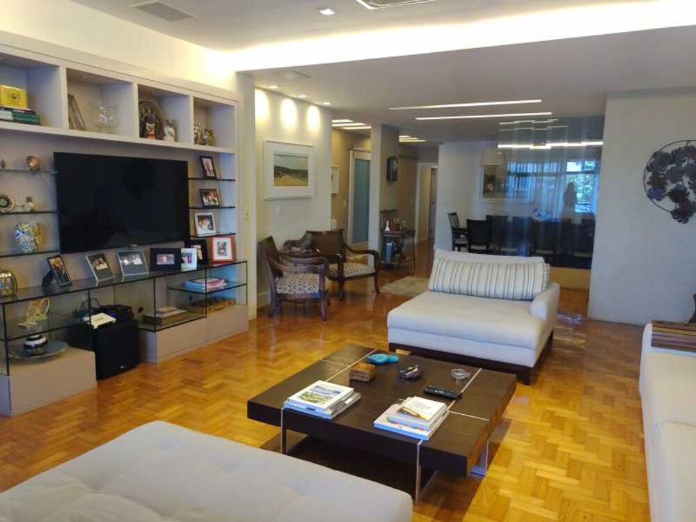 Apartamento à venda com 4 quartos, 216m² - Foto 1
