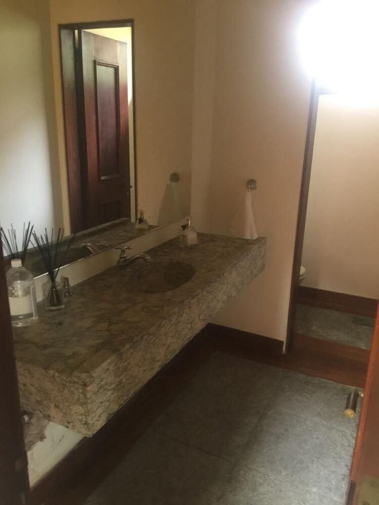 Casa à venda com 6 quartos, 1570m² - Foto 1