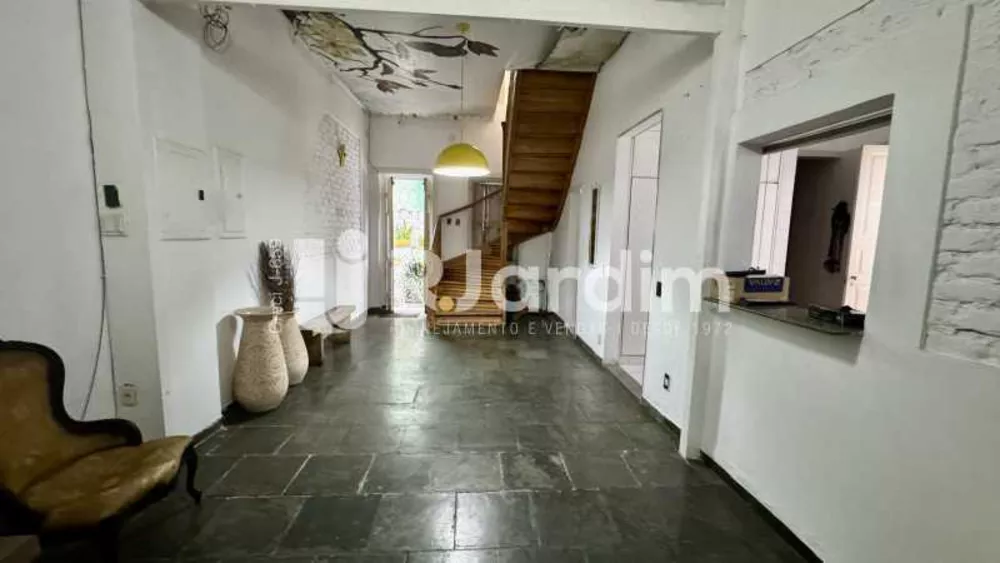 Casa, 5 quartos, 260 m² - Foto 9