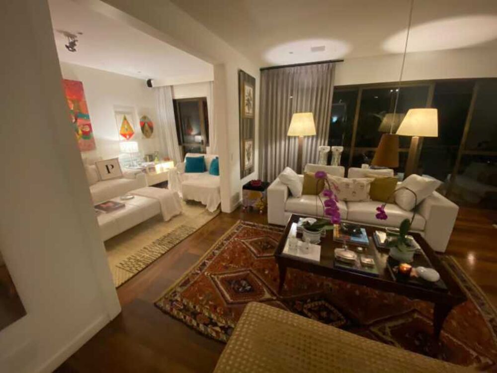 Apartamento à venda com 4 quartos, 219m² - Foto 2