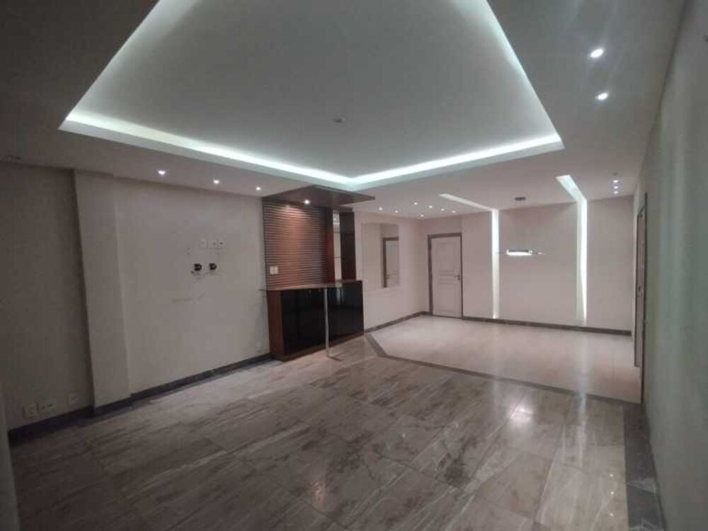 Apartamento à venda com 3 quartos, 206m² - Foto 3