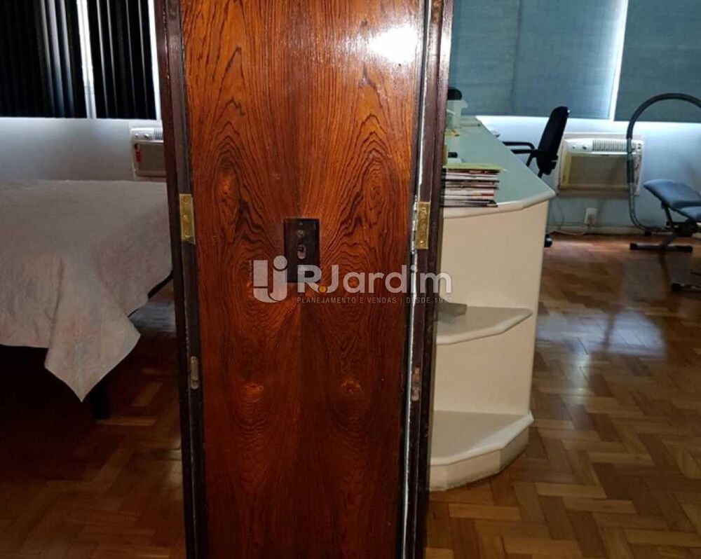 Apartamento à venda com 4 quartos, 237m² - Foto 4