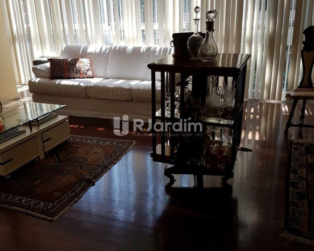 Apartamento à venda com 4 quartos, 237m² - Foto 2