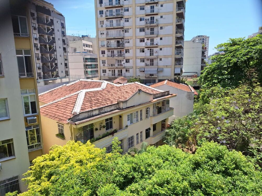 Apartamento à venda com 2 quartos, 72m² - Foto 4