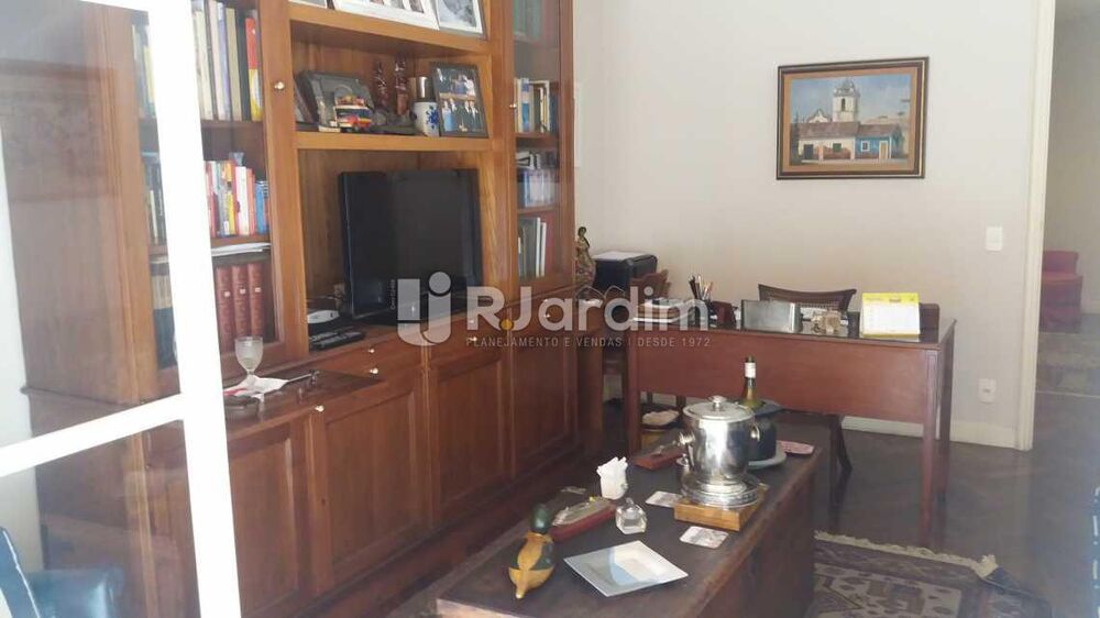 Apartamento à venda com 3 quartos, 251m² - Foto 3