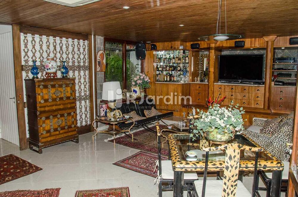 Casa à venda com 4 quartos, 556m² - Foto 2
