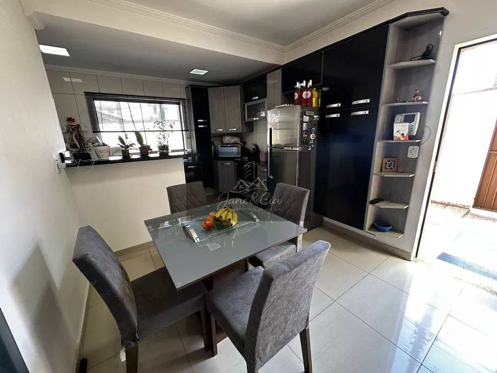 Casa, 3 quartos, 215 m² - Foto 3