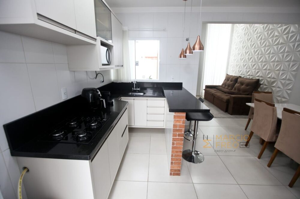 Casa à venda com 3 quartos, 87m² - Foto 1