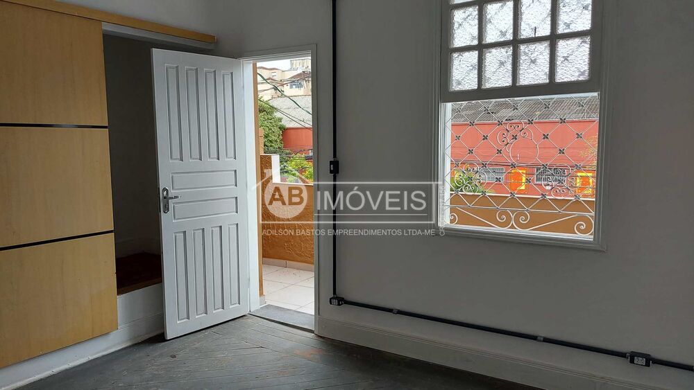 Sobrado à venda com 2 quartos, 150m² - Foto 1