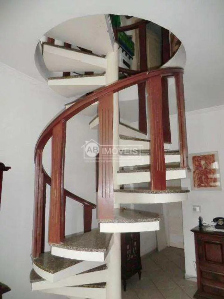 Cobertura, 3 quartos, 215 m² - Foto 2