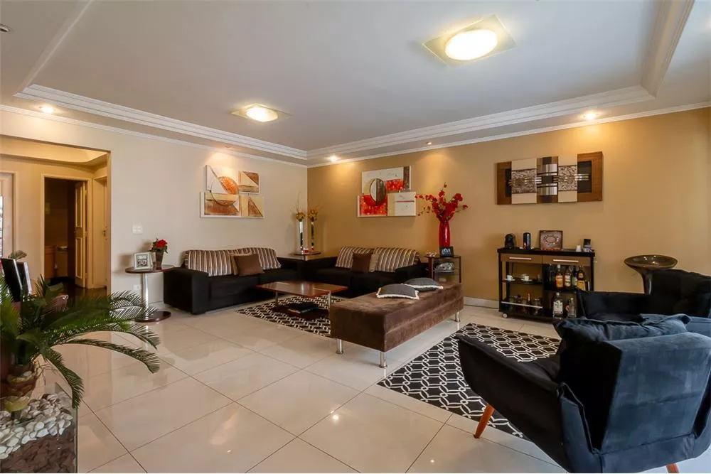 Apartamento à venda com 4 quartos, 191m² - Foto 1