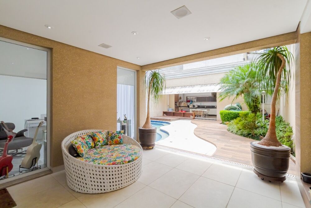 Casa à venda com 3 quartos, 500m² - Foto 1