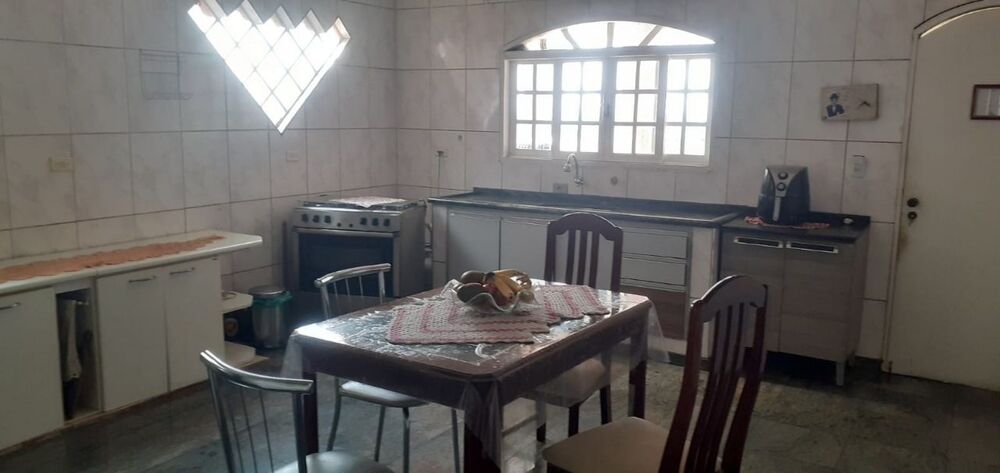 Casa à venda com 4 quartos, 200m² - Foto 6