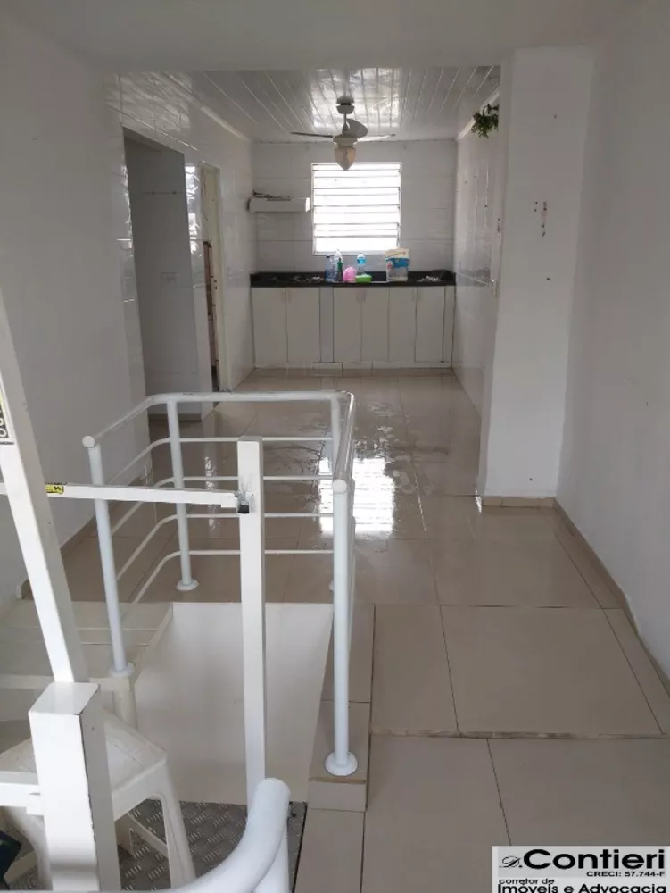 Casa à venda com 7 quartos, 200m² - Foto 1