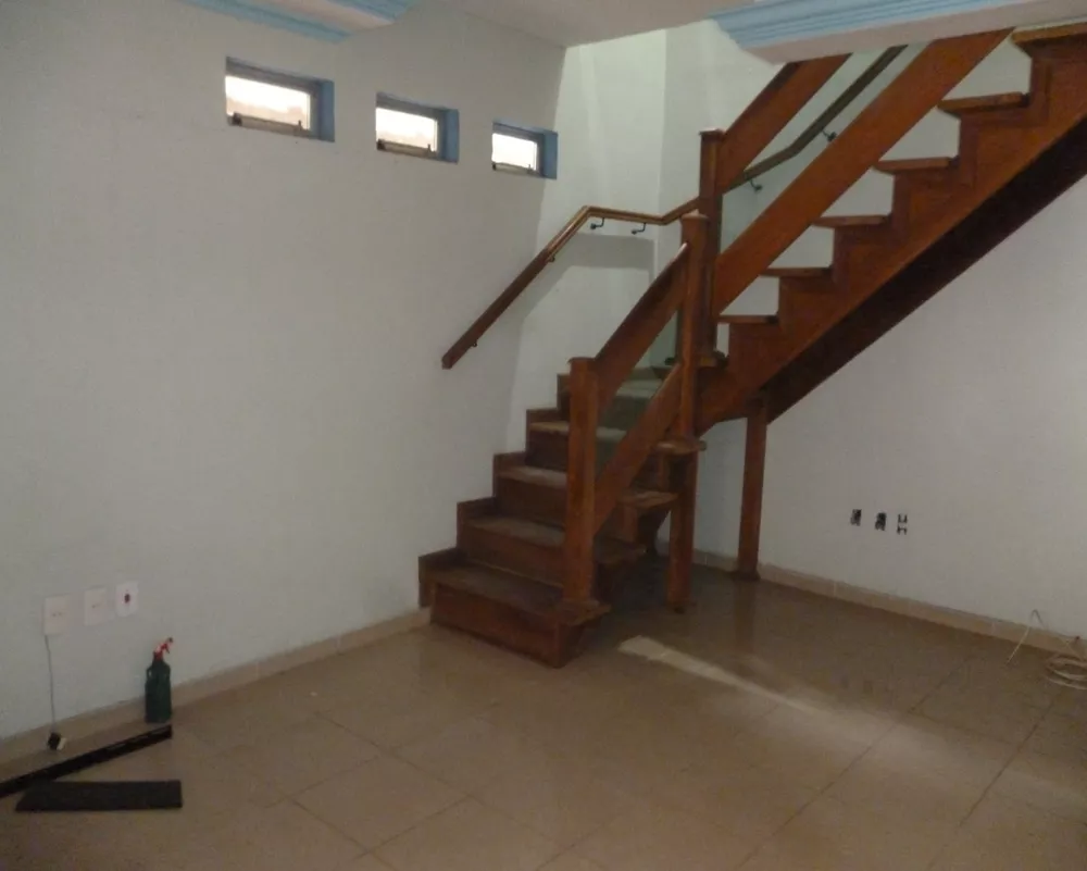 Casa à venda com 4 quartos, 200m² - Foto 6