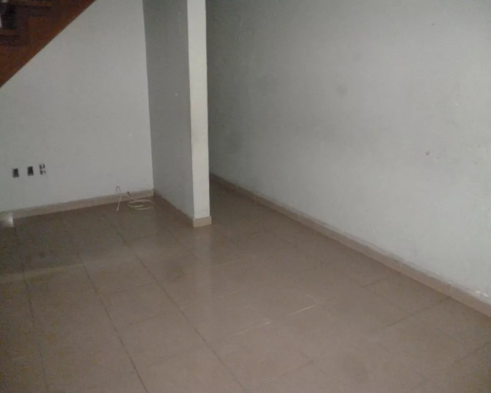 Casa à venda com 4 quartos, 200m² - Foto 5