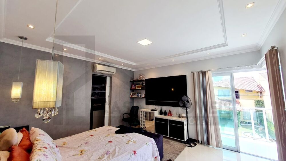 Casa à venda com 4 quartos, 450m² - Foto 2