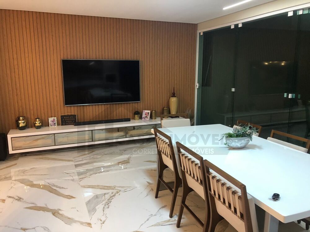 Casa à venda com 4 quartos, 315m² - Foto 1