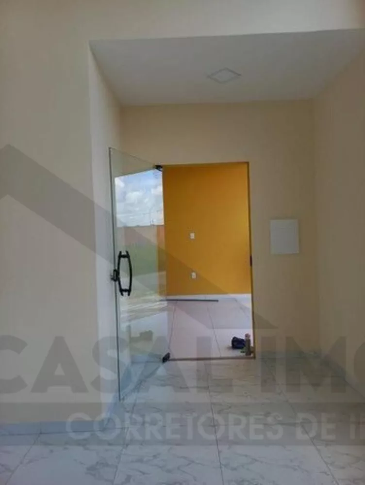 Casa à venda com 3 quartos, 230m² - Foto 2