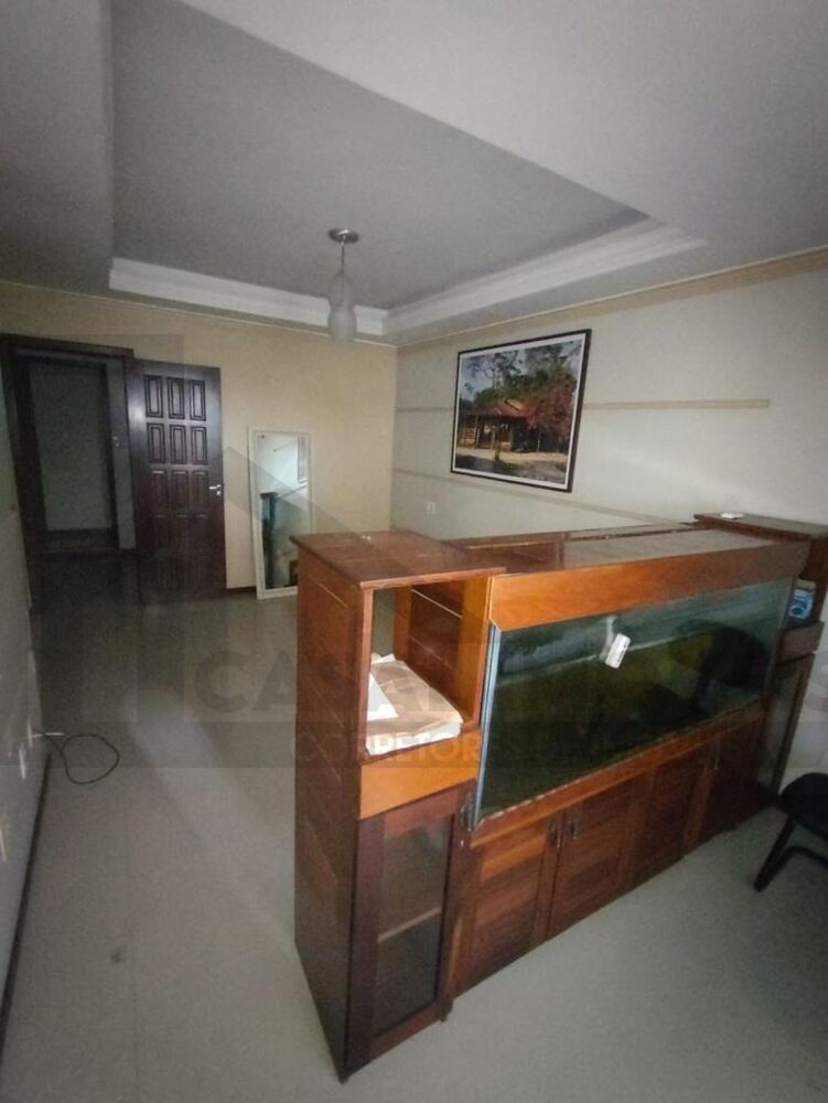 Casa à venda e aluguel com 5 quartos, 315m² - Foto 3