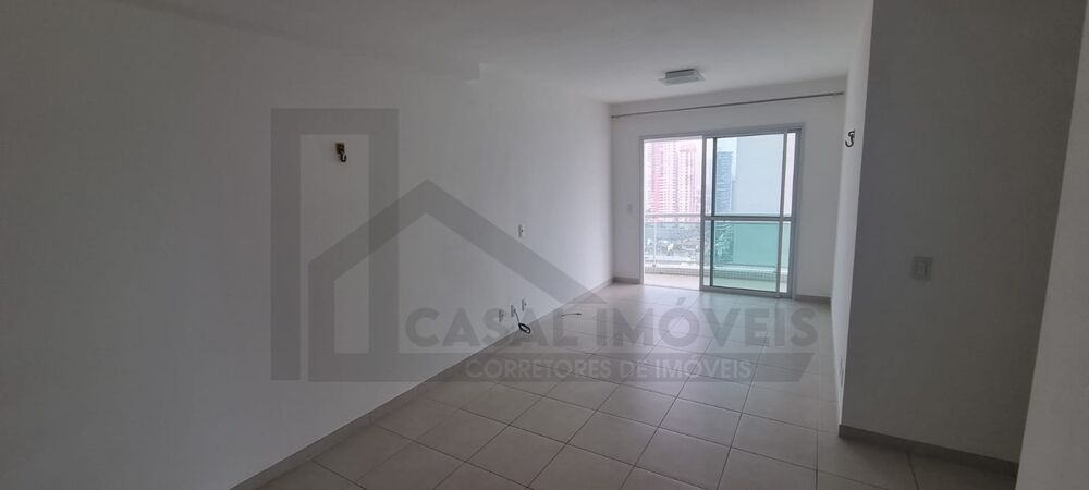 Apartamento à venda com 2 quartos, 70m² - Foto 2