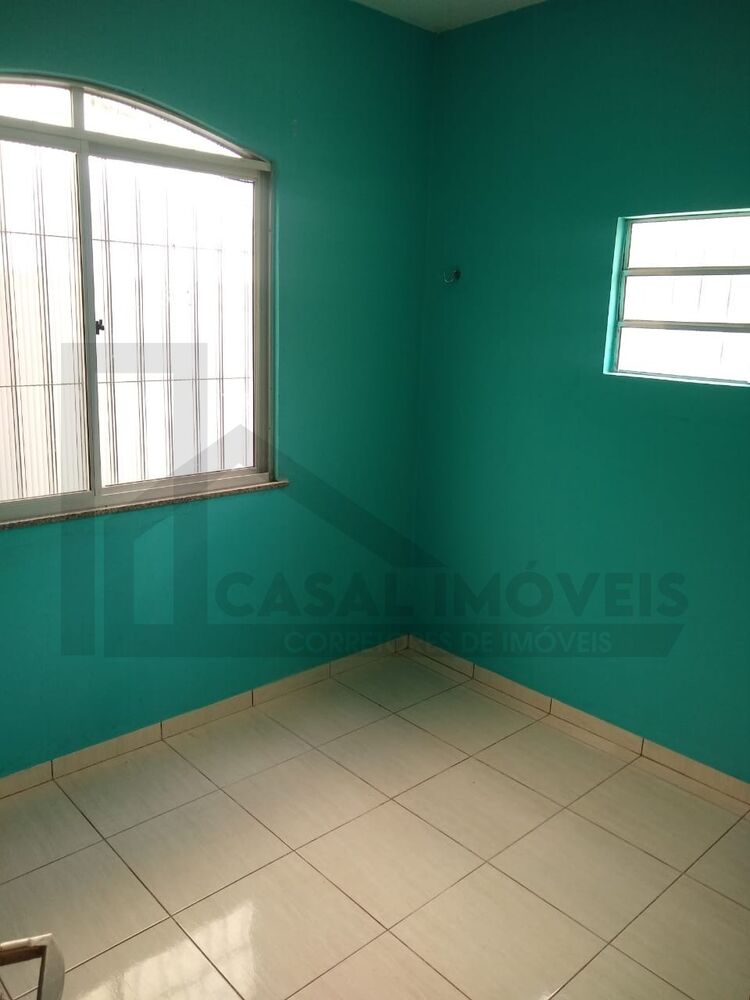 Casa à venda com 4 quartos, 200m² - Foto 2