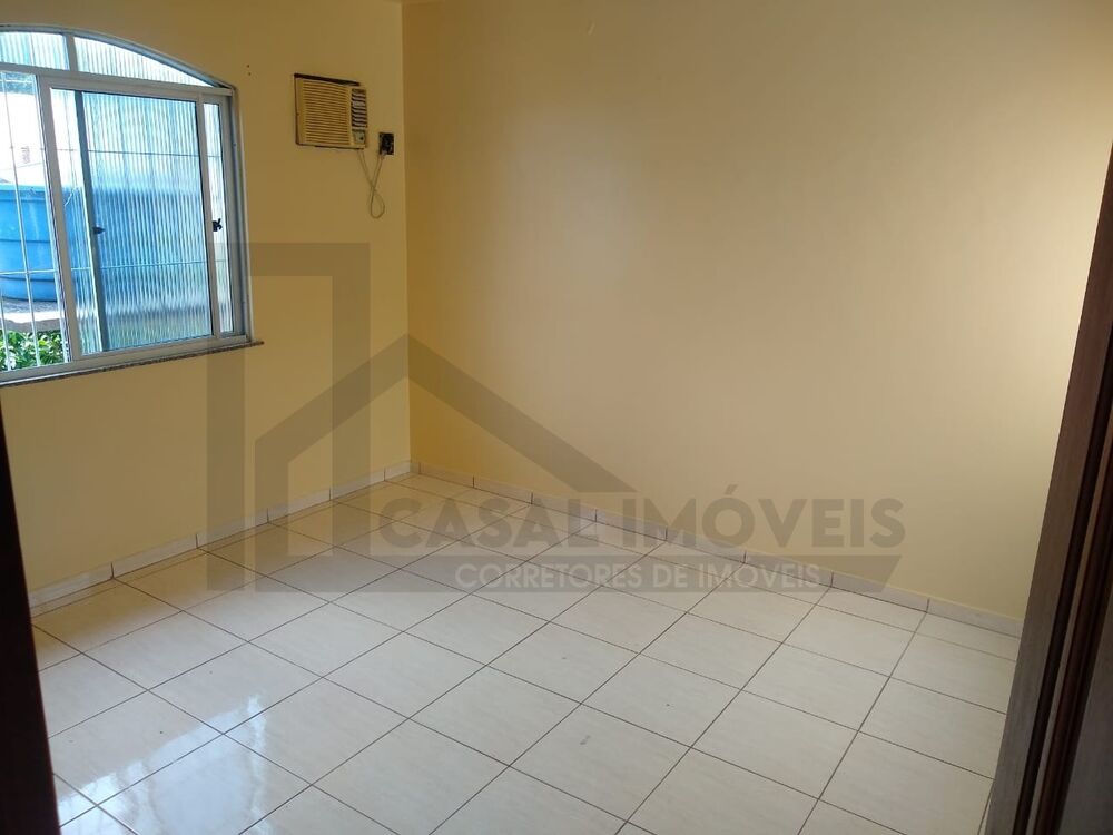 Casa à venda com 4 quartos, 200m² - Foto 3
