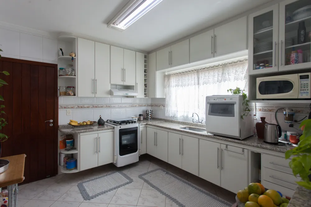 Casa, 4 quartos, 242 m² - Foto 2