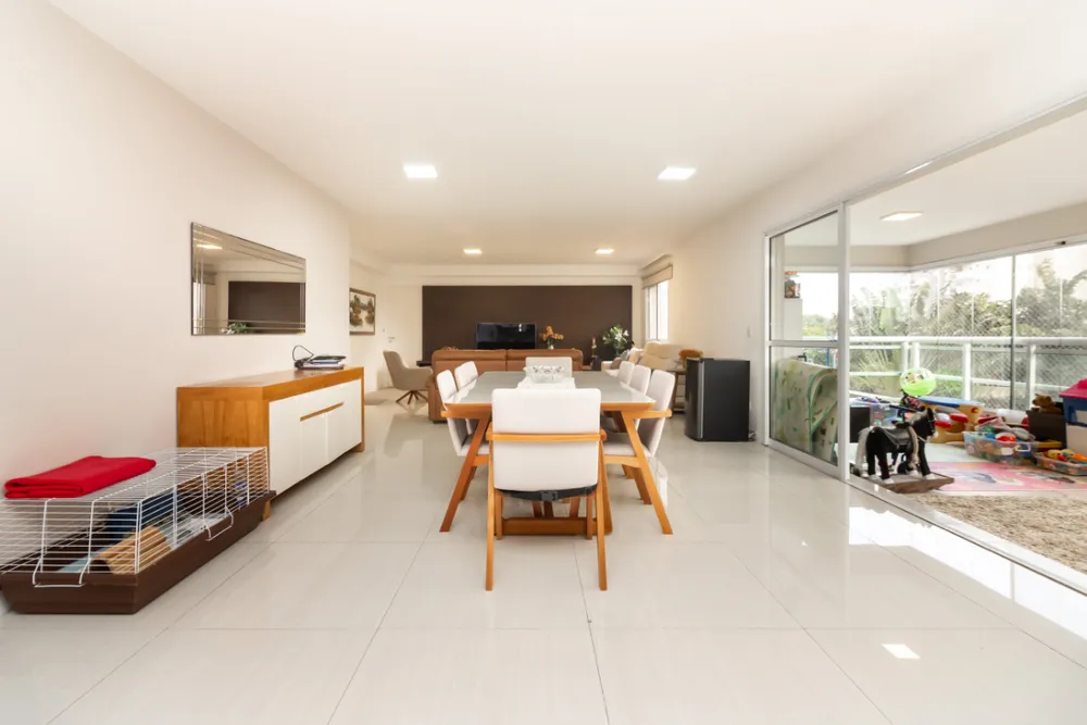 Apartamento, 3 quartos, 210 m² - Foto 2