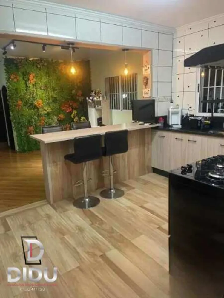 Casa, 4 quartos, 215 m² - Foto 1