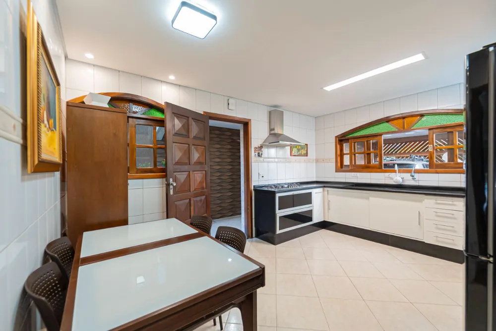 Casa, 3 quartos, 235 m² - Foto 1