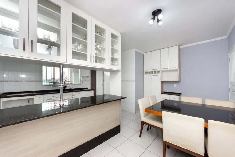 Casa, 3 quartos, 218 m² - Foto 1