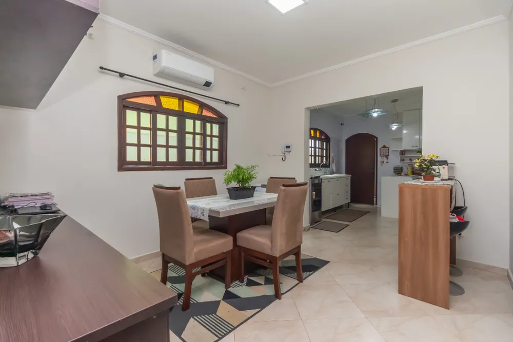 Casa, 3 quartos, 222 m² - Foto 2