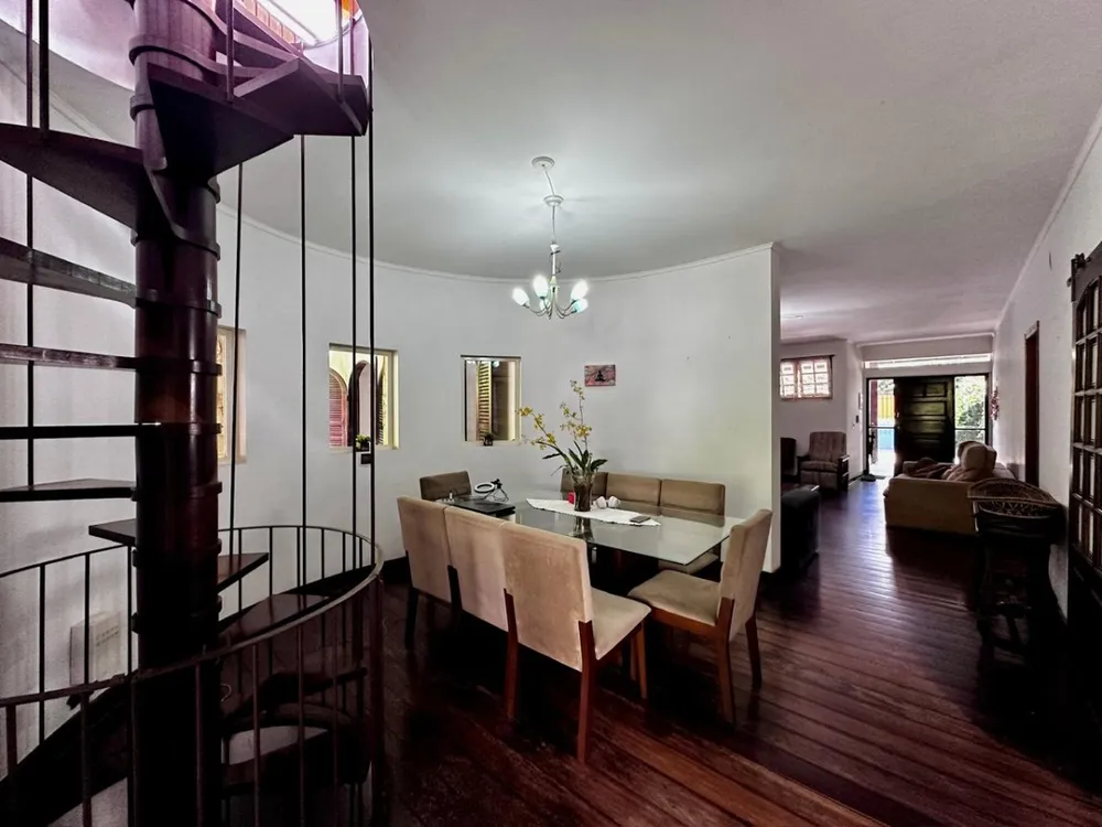 Casa, 4 quartos, 380 m² - Foto 1