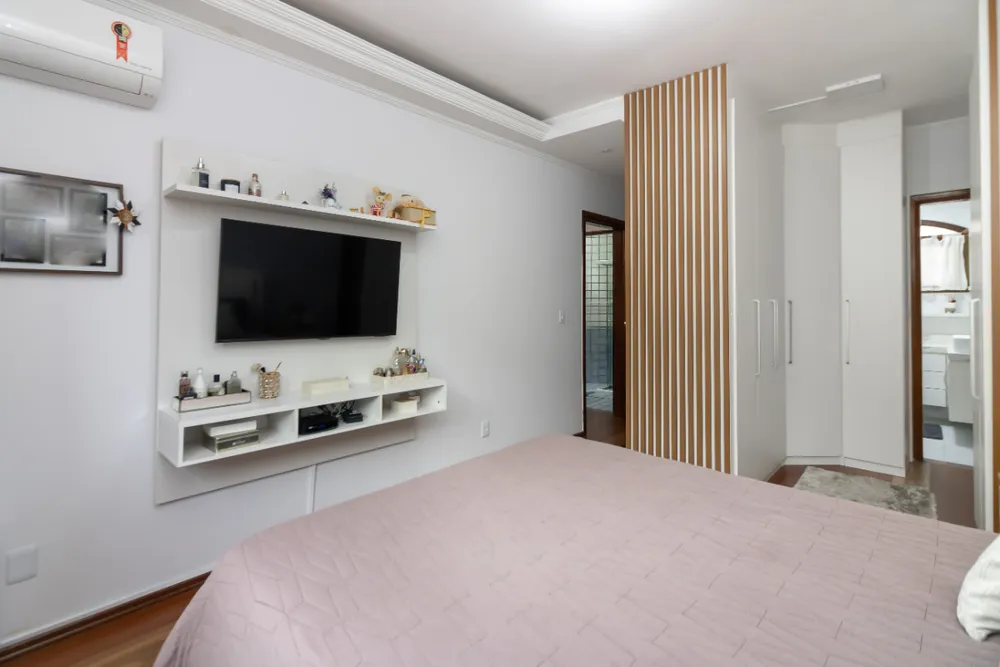 Casa, 3 quartos, 223 m² - Foto 1