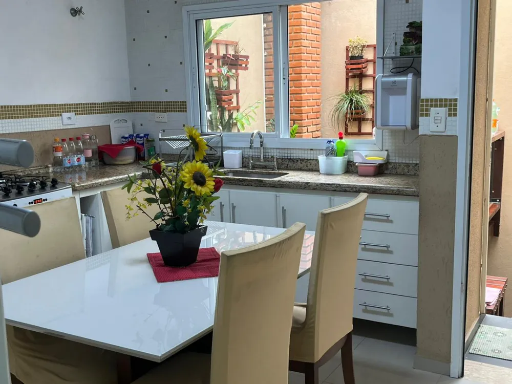Casa, 3 quartos, 231 m² - Foto 2