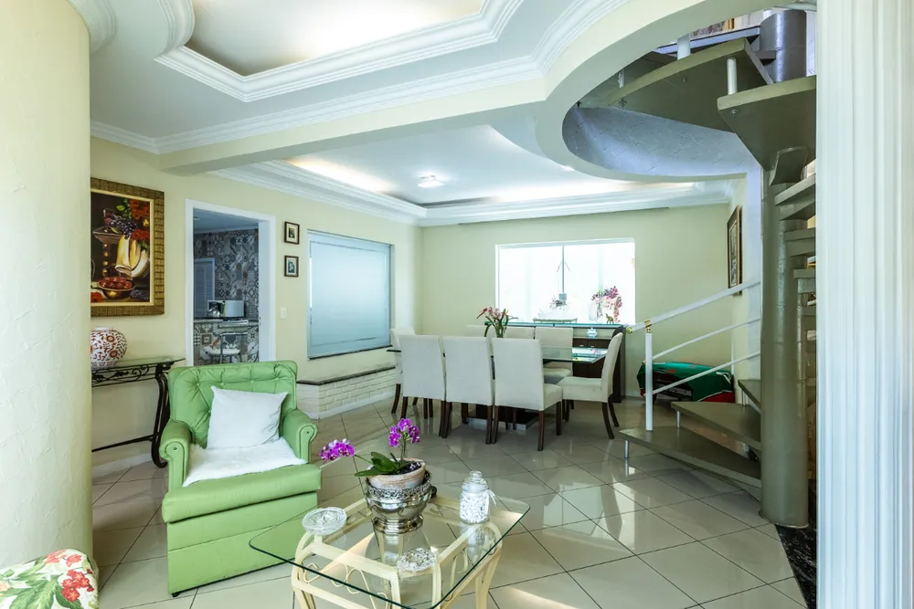 Casa, 4 quartos, 207 m² - Foto 1