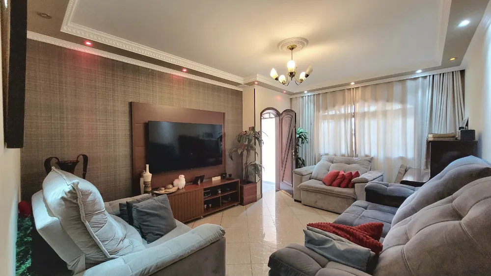 Casa, 3 quartos, 224 m² - Foto 1