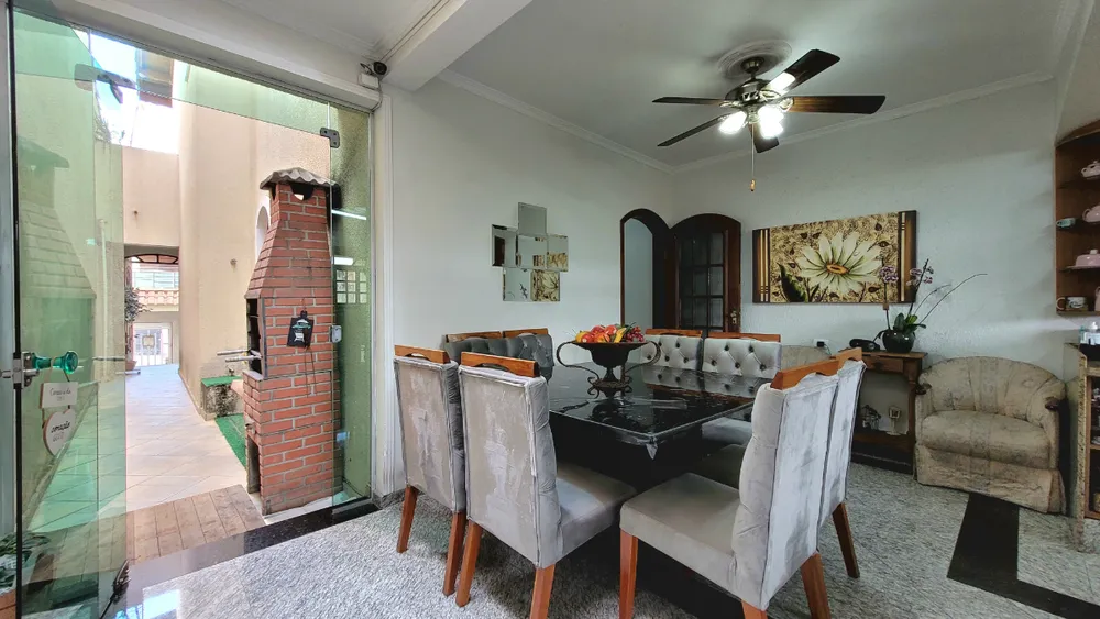Casa, 3 quartos, 224 m² - Foto 2