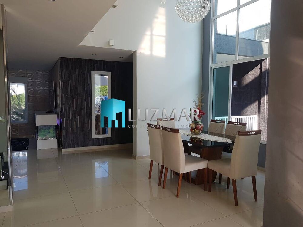 Casa à venda e aluguel com 3 quartos, 300m² - Foto 1