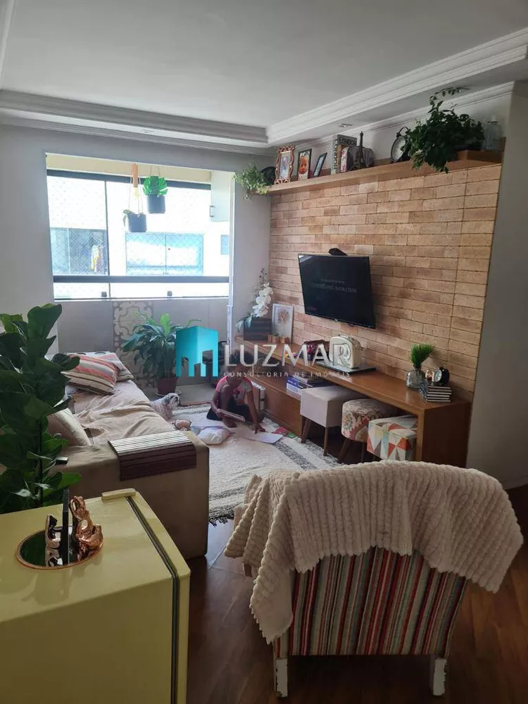 Apartamento à venda com 3 quartos, 65m² - Foto 2